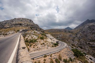 mountain picture in cloudy day