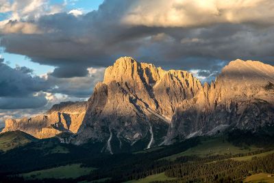 clouds over rocky mountain slopes