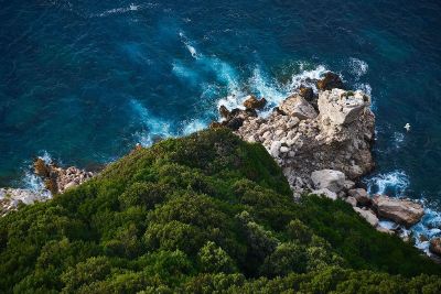 cliff jumping