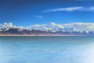 sea with mountains