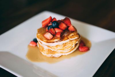 pancakes with berries