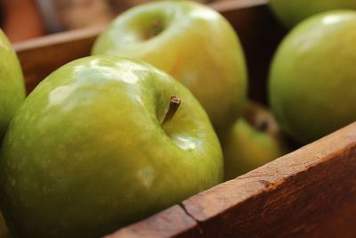 shiny green apples