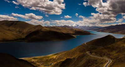 river between the mountains