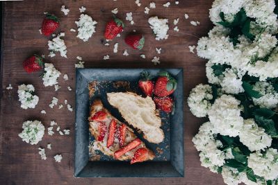 strawberries on bread