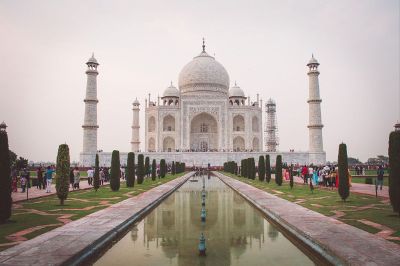 taj mahal in the daytime