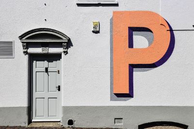 letter p on wall