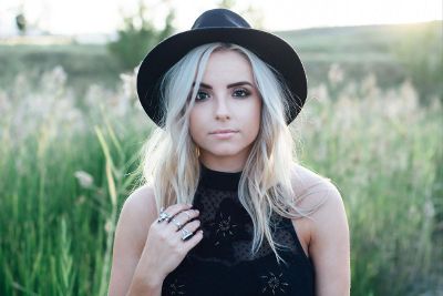 girl poses in field