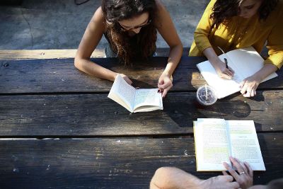 girls reading and writting