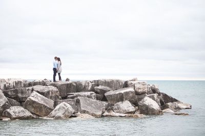 kissing couple on rocks