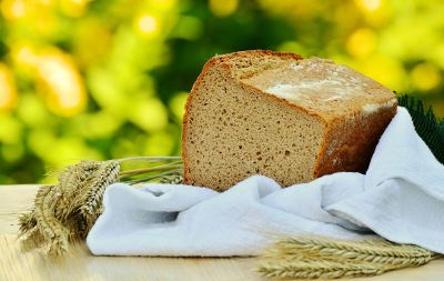 bread with wheat stalks