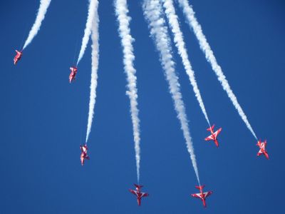 jets leaving trails