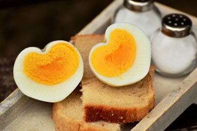 eggs and toast with salt