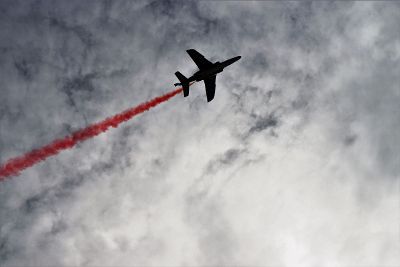 airplane drops fire retardant