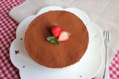 cake with strawberries