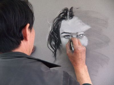 artist sketching