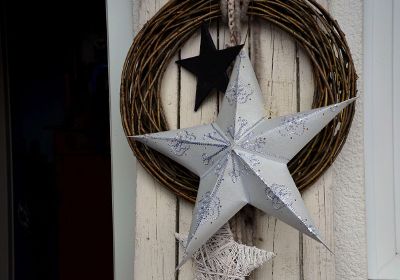 door wreath with 3 stars