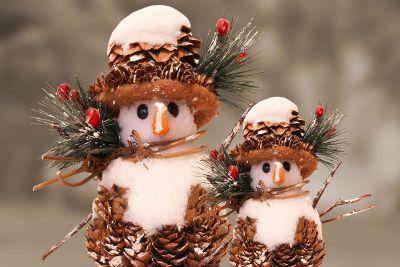 pinecone snowmen