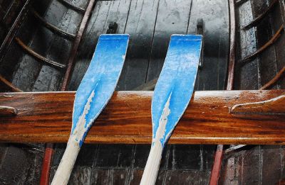 paddles in row boat