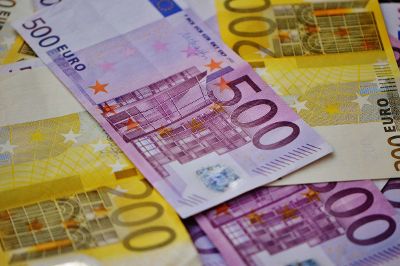 200 and 500 euro banknotes
