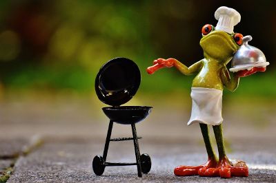 frog chef with barbecue