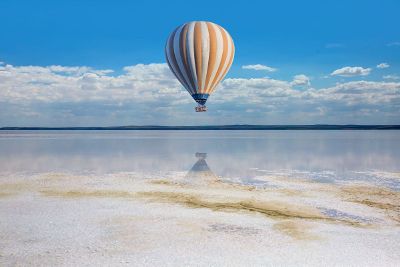 air balloon at sea