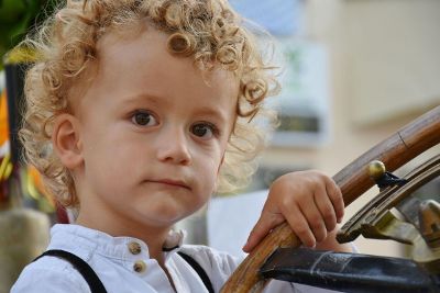 curly hair child