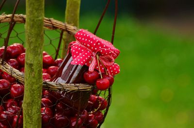 cherry preserves in mason jar
