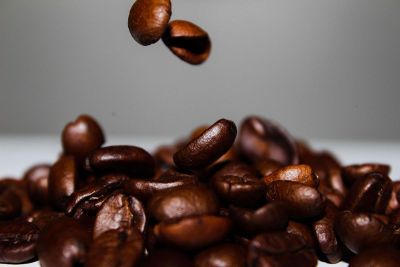 coffee beans falling