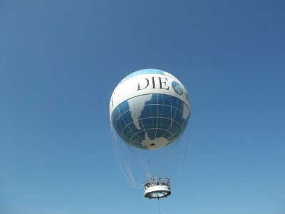 hot air balloon says die