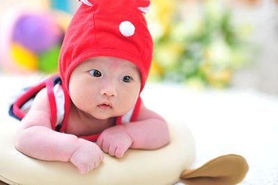 baby with red hat