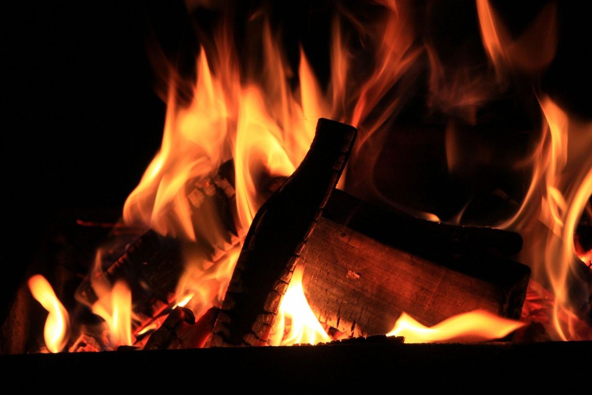 From Heat of Fire in Wallpaper Wizard — HD Desktop Background With  smoldering fire