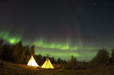 teepee in northern lights