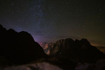 nighttime mountain sky