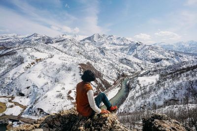 woman looking at montain in winter