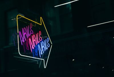 neon nails sign