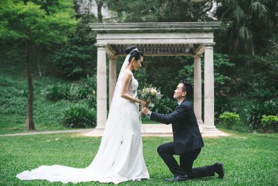 groom down on one knee