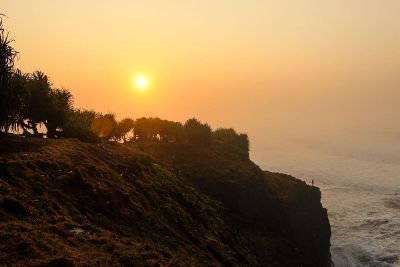 sunrise by the ocean