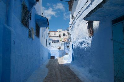 alley between houses